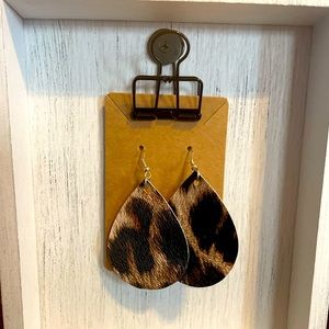 Leopard lightweight earrings